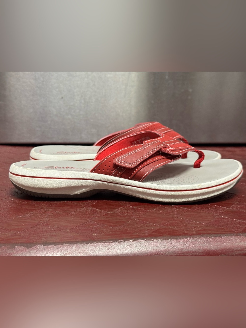 Clarks Cloudsteppers Brinkley Jazz Women’s Sandals – Size 6 Red Comfy Streetwear